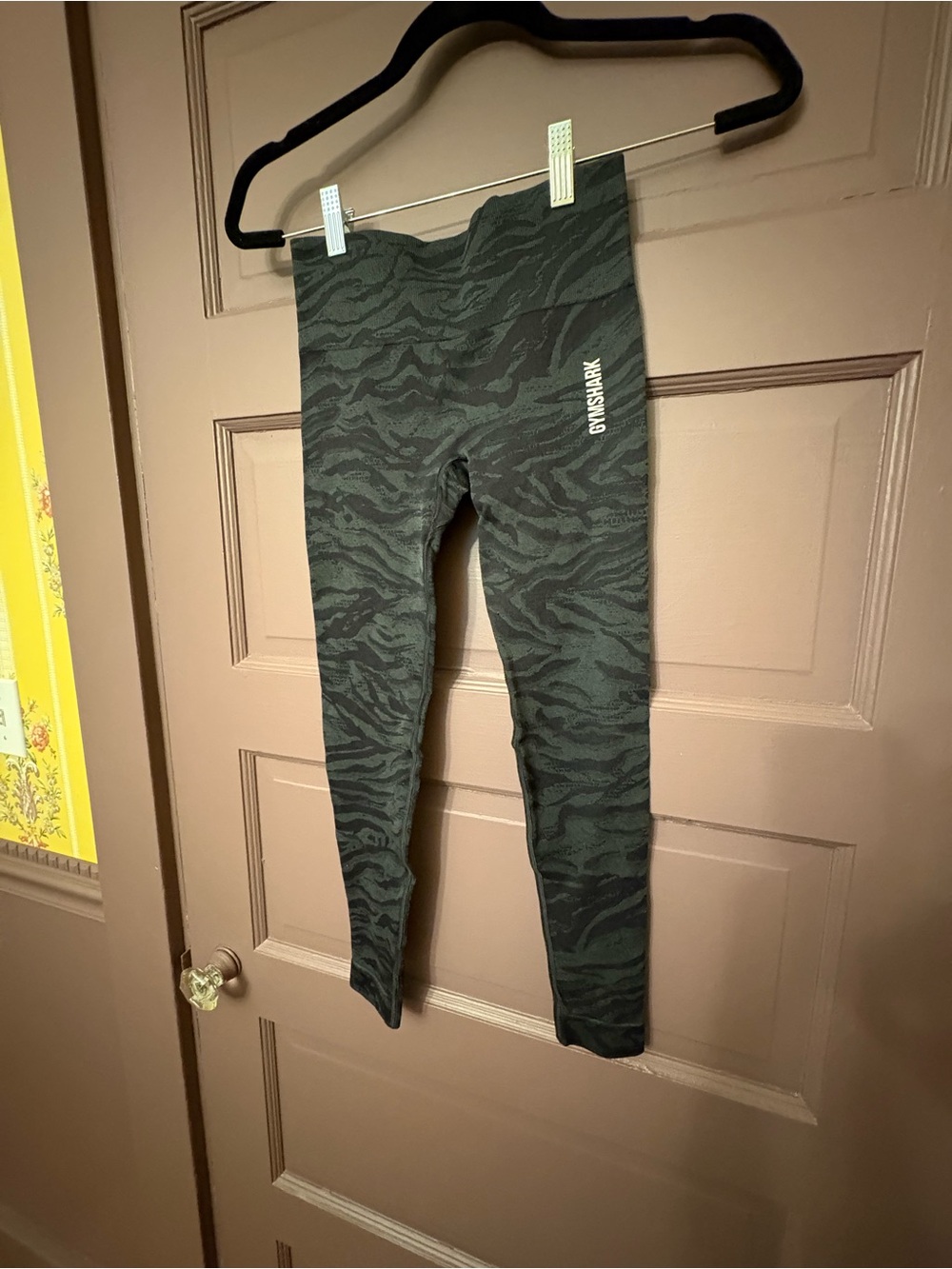 Women’s Gymshark animal print leggings. hunter green/black Size XS
